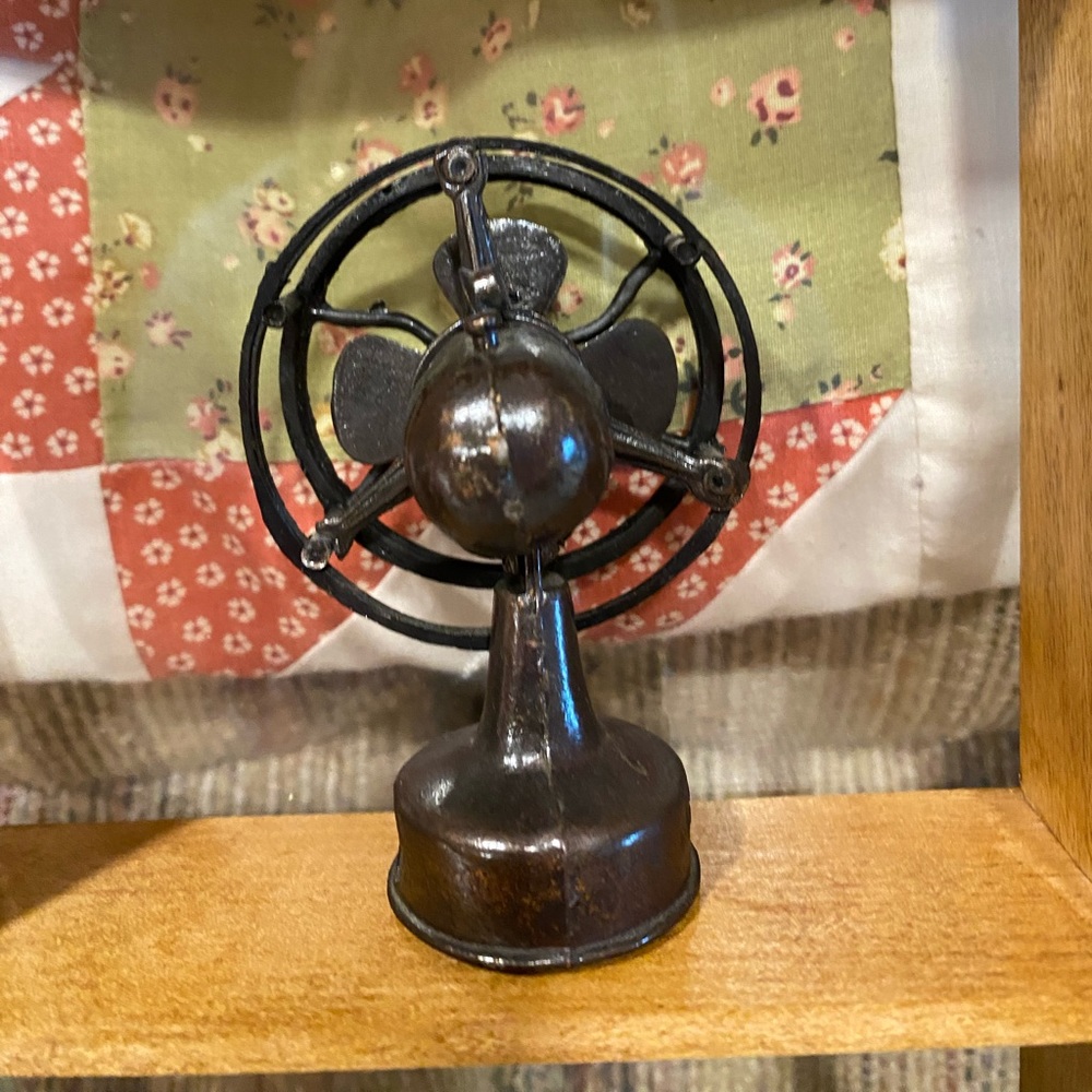 Retro Metal Fan - Picture 4 of 7